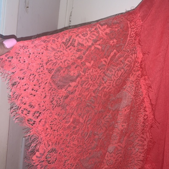 Sparkly cover up goes just over the neck - Picture 7 of 8